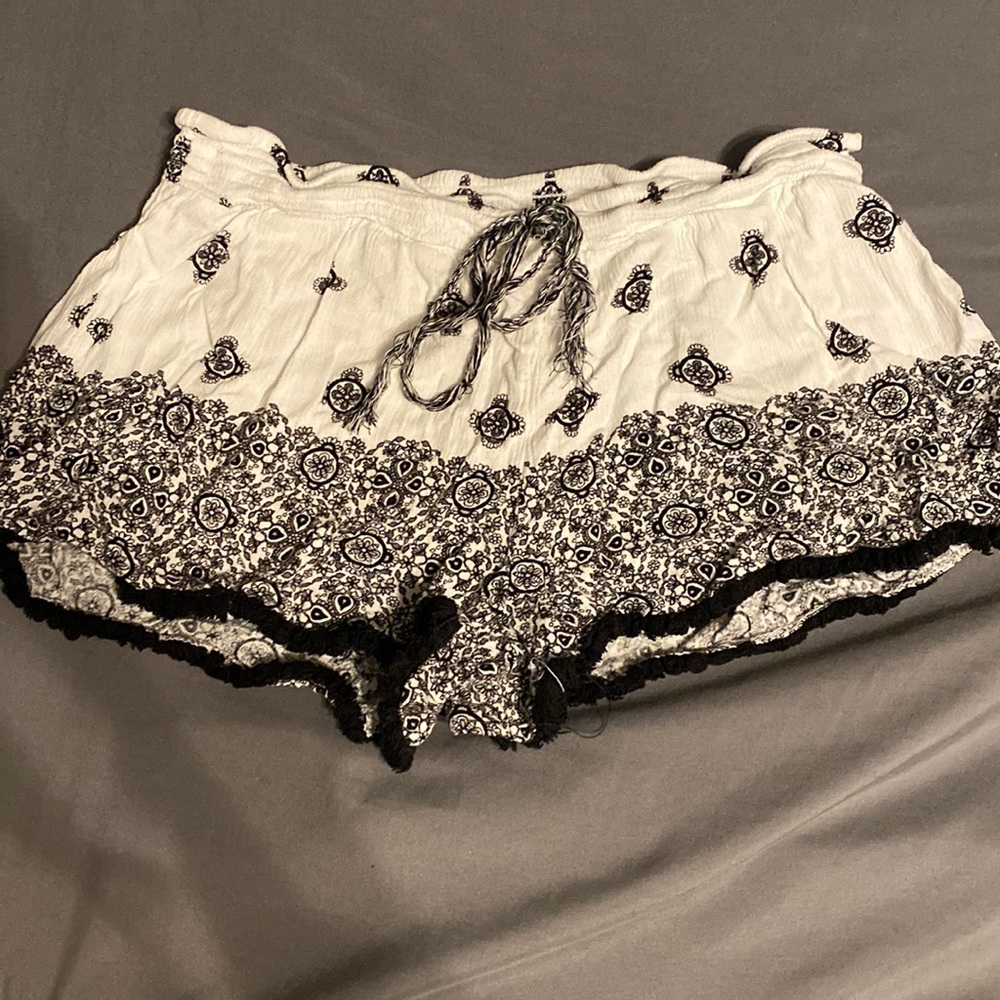 Black and white flowy shorts
